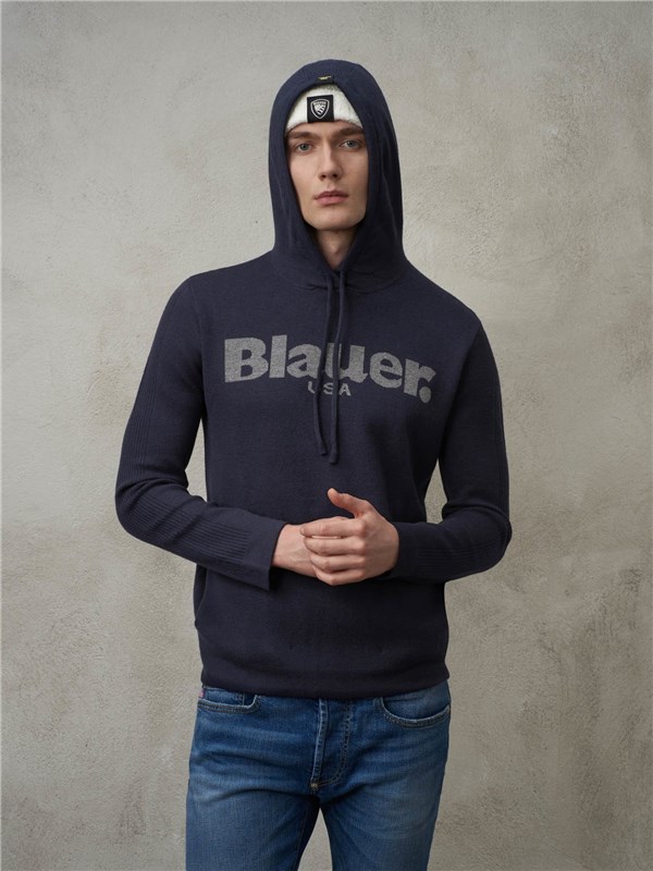 Blauer Sweater 