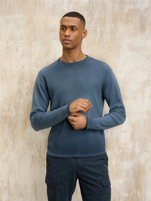 Blauer Pullover Blue